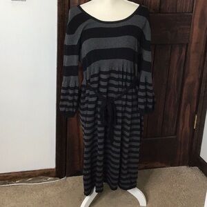 Pink rose women size 2X black and gray sweater dress.